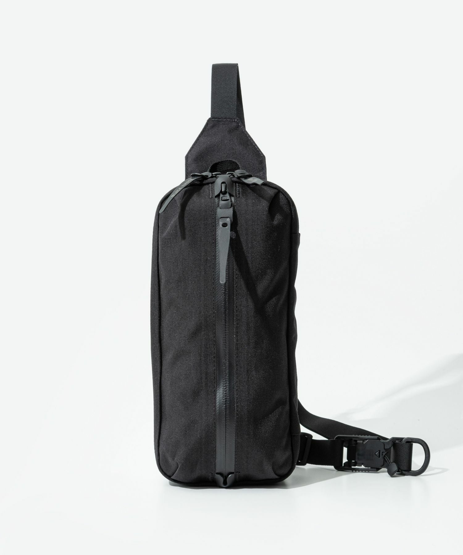BLACK EMBERTKS -TECH KIT SLING- / 2.5L ボディバッグ | U-STREAM