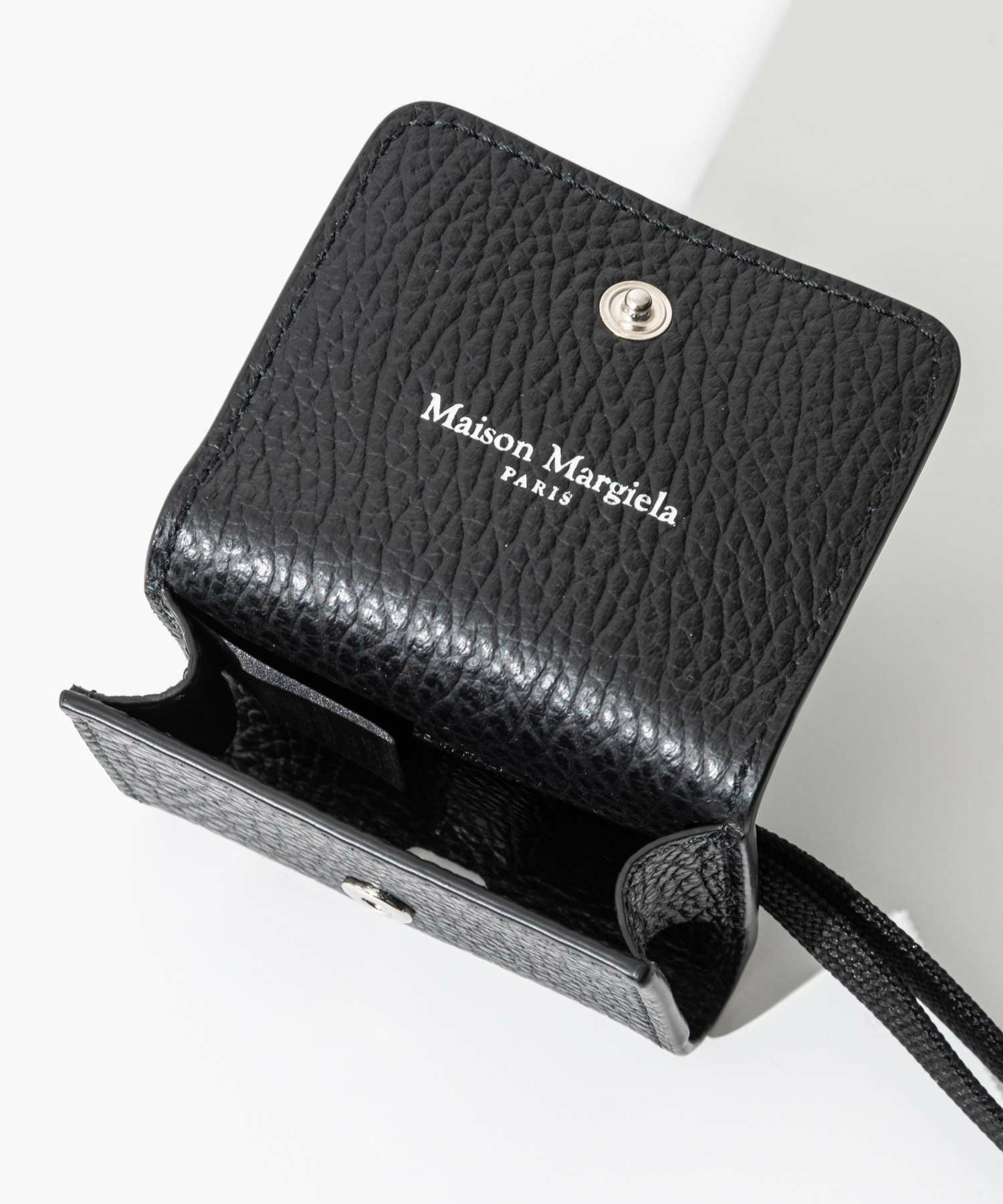 MAISON MARGIELAAIRPODS CASE PRO WITH CLIP AND LACE イヤホンケース
