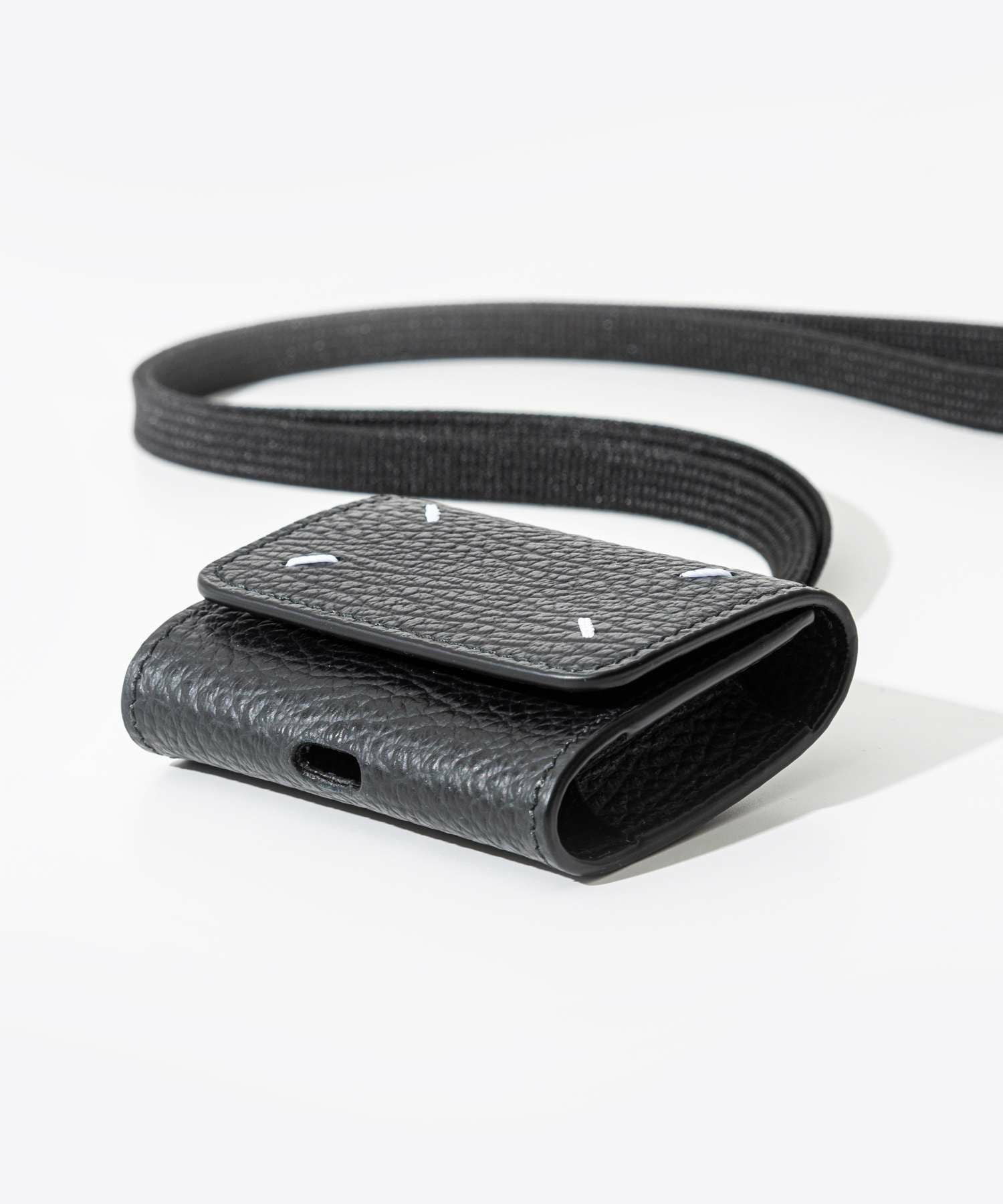 MAISON MARGIELAAIRPODS CASE PRO WITH CLIP AND LACE イヤホンケース