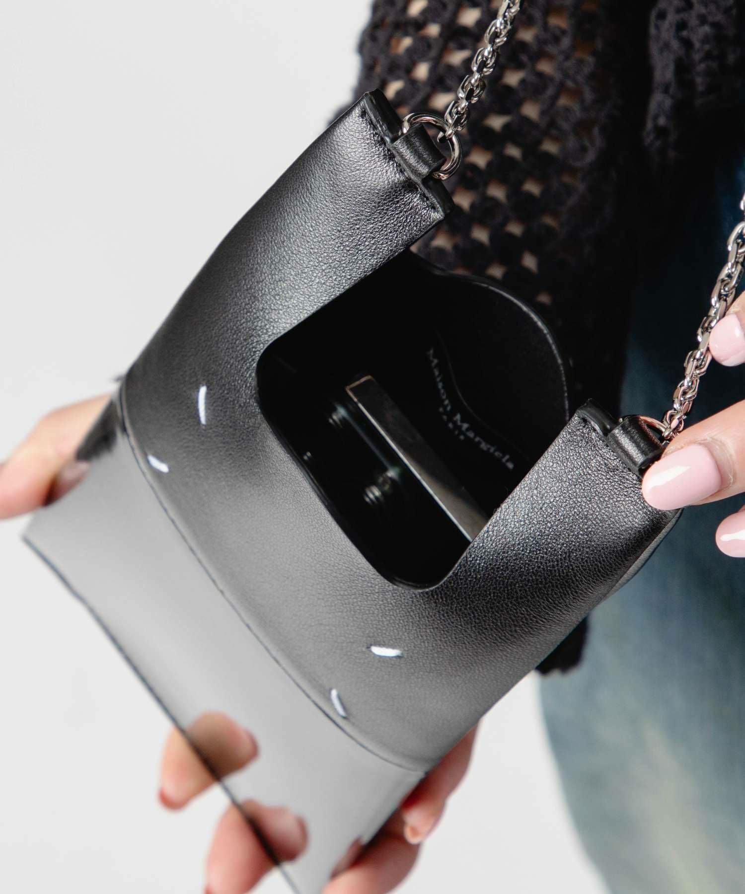 MAISON MARGIELAPHONE NECK POUCH WITH CHAIN ショルダーバッグ | U-STREAM