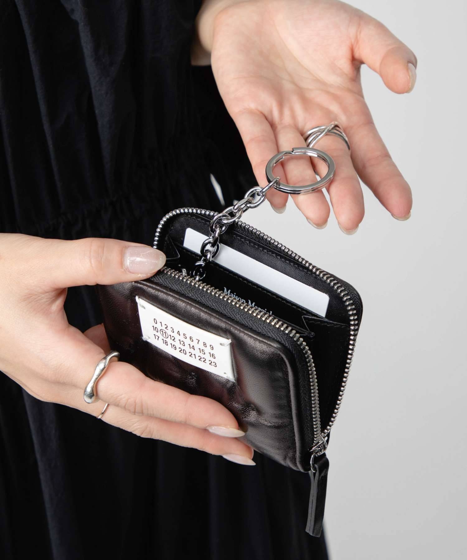 Maison Margiel GlamSlam エンブロイダリー ホルダー Maison Margiela(メゾン マルジェラ) | 「グラム スラム」エンブロイ